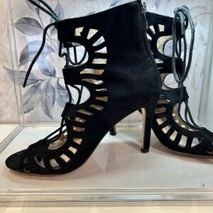 Catherine Malandrino Black Heeled Shoes with Cutout Design